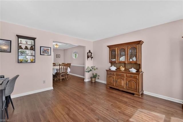 1952 John Brown LN, Virginia Beach, VA 23464