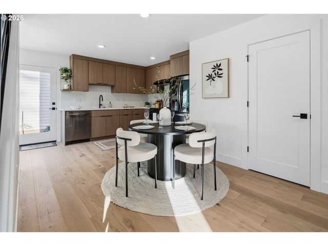 205 E Ave, Lake Oswego, OR 97034