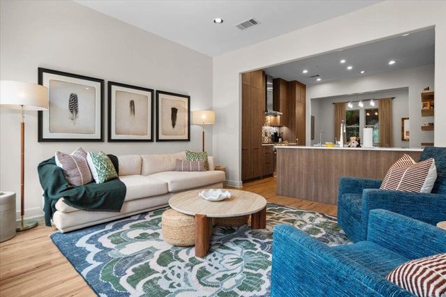 1529 Barton Springs RD 27, Austin, TX 78704