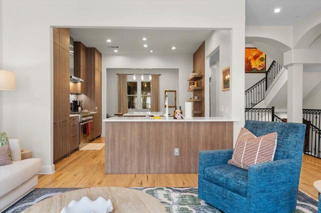 1529 Barton Springs RD 27, Austin, TX 78704