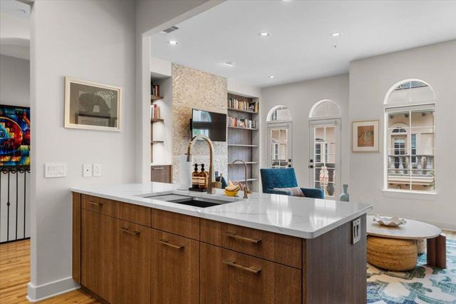 1529 Barton Springs RD 27, Austin, TX 78704