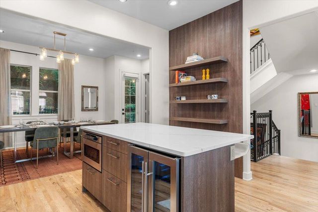 1529 Barton Springs RD 27, Austin, TX 78704