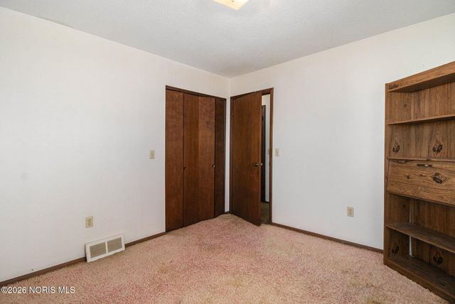 1236 Eastland Drive, Oregon, OH 43616