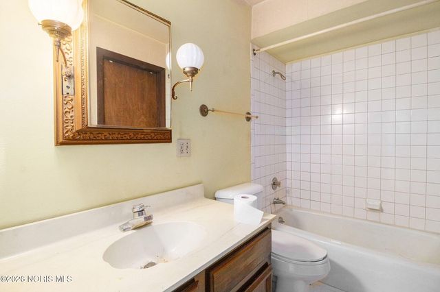 1236 Eastland Drive, Oregon, OH 43616