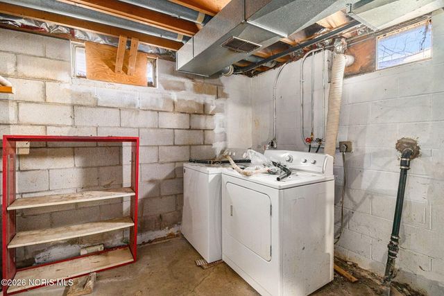 1236 Eastland Drive, Oregon, OH 43616