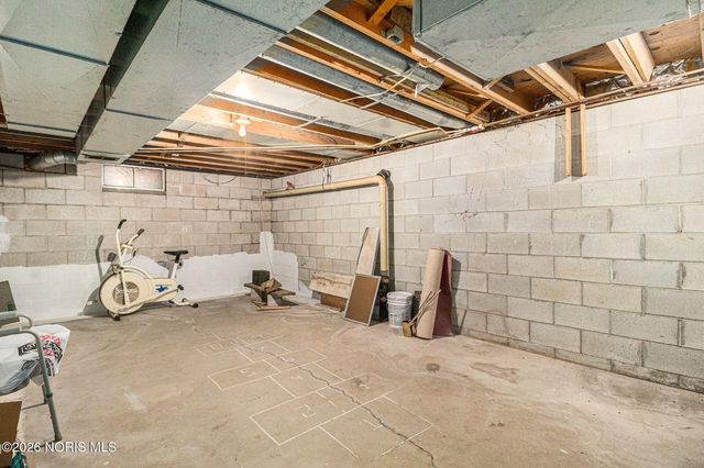 1236 Eastland Drive, Oregon, OH 43616