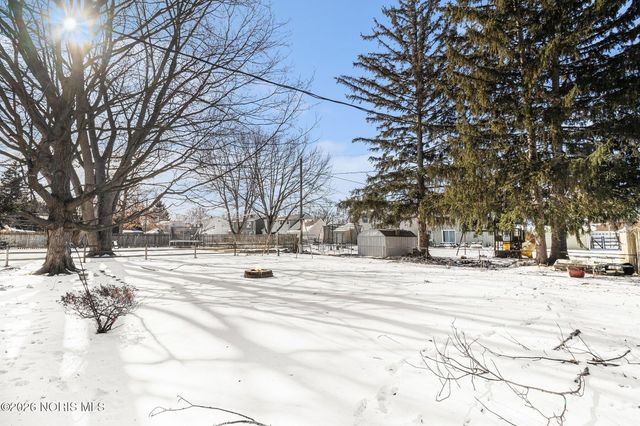 1236 Eastland Drive, Oregon, OH 43616