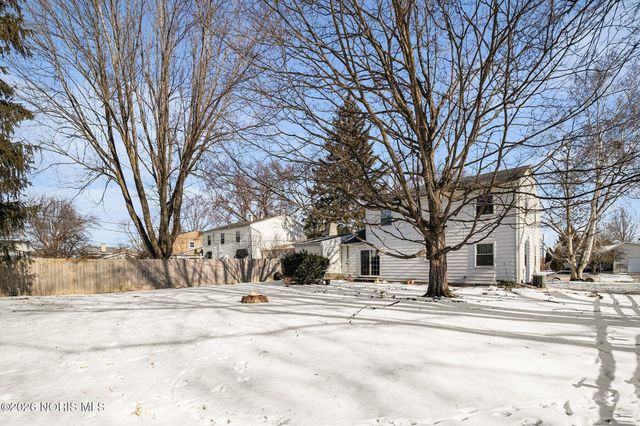 1236 Eastland Drive, Oregon, OH 43616