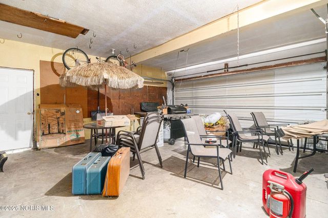 1236 Eastland Drive, Oregon, OH 43616