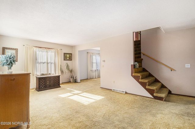 1236 Eastland Drive, Oregon, OH 43616