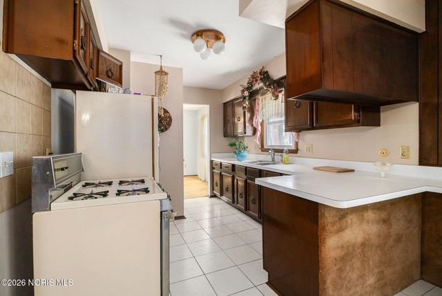 1236 Eastland Drive, Oregon, OH 43616