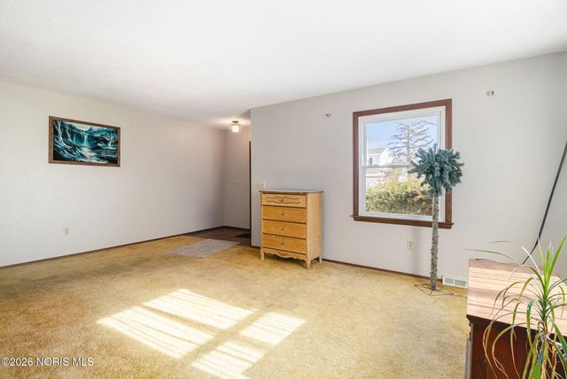 1236 Eastland Drive, Oregon, OH 43616