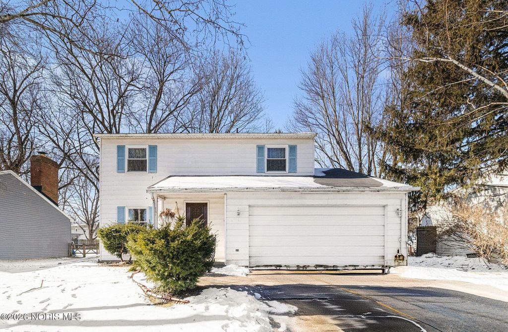 1236 Eastland Drive, Oregon, OH 43616