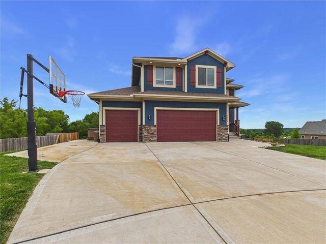 1010 Clayton Drive, Raymore, MO 64083