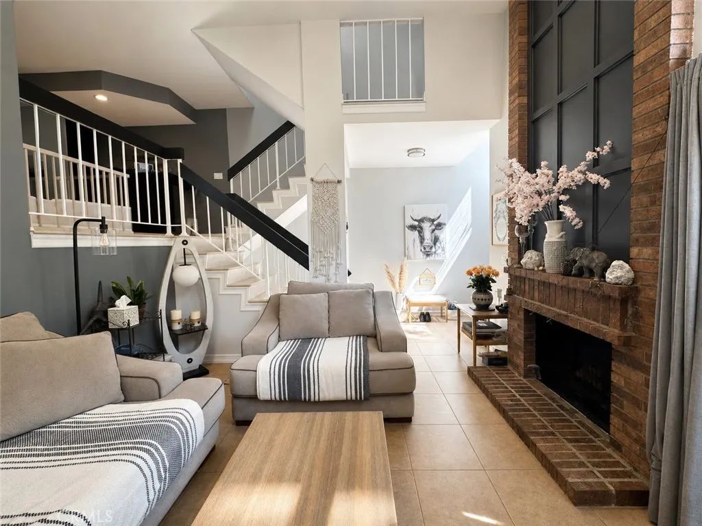 26303 W Plata Ln, Calabasas, CA 91302