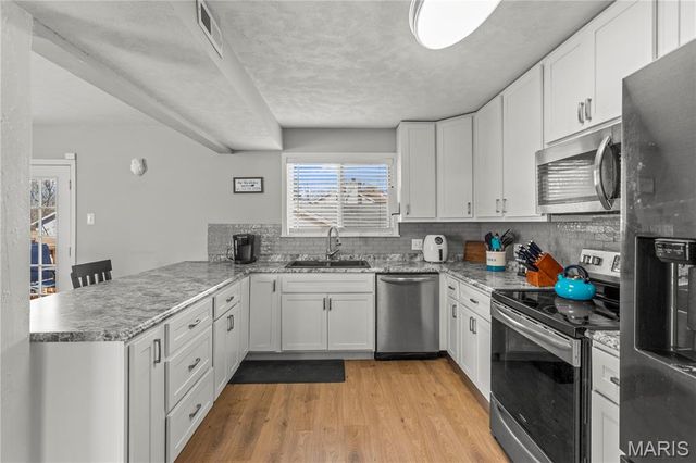 11811 7 Hills Drive, Florissant, MO 63033