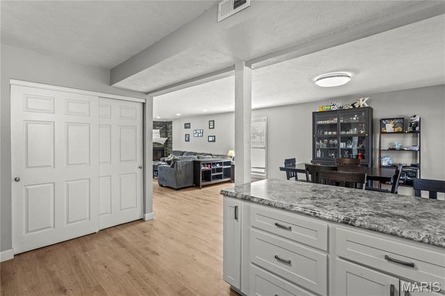 11811 7 Hills Drive, Florissant, MO 63033