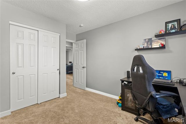 11811 7 Hills Drive, Florissant, MO 63033