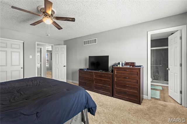 11811 7 Hills Drive, Florissant, MO 63033