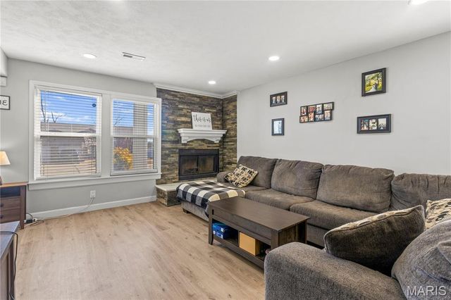 11811 7 Hills Drive, Florissant, MO 63033