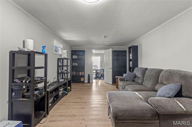 11811 7 Hills Drive, Florissant, MO 63033