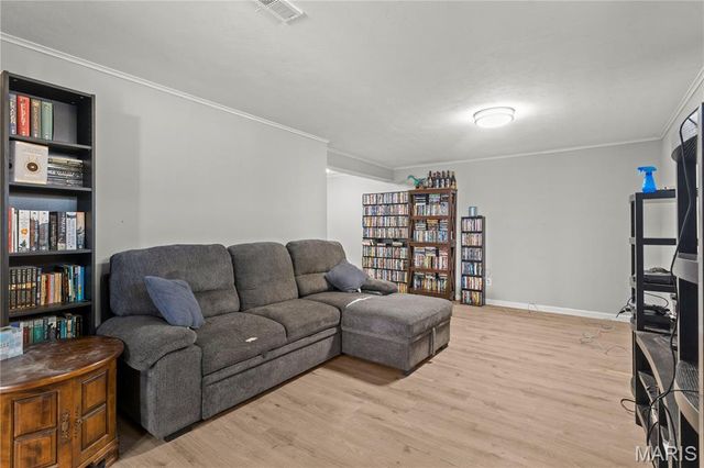 11811 7 Hills Drive, Florissant, MO 63033