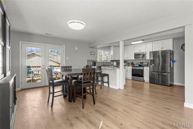 11811 7 Hills Drive, Florissant, MO 63033