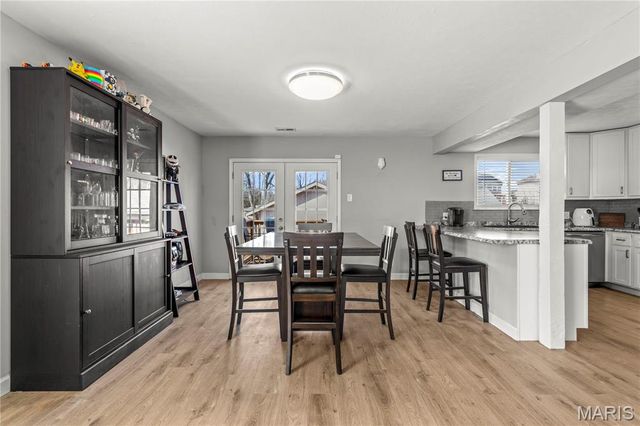 11811 7 Hills Drive, Florissant, MO 63033