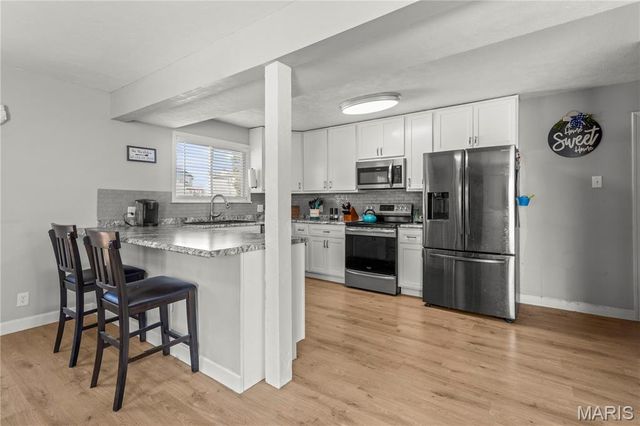 11811 7 Hills Drive, Florissant, MO 63033