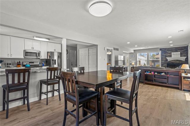 11811 7 Hills Drive, Florissant, MO 63033