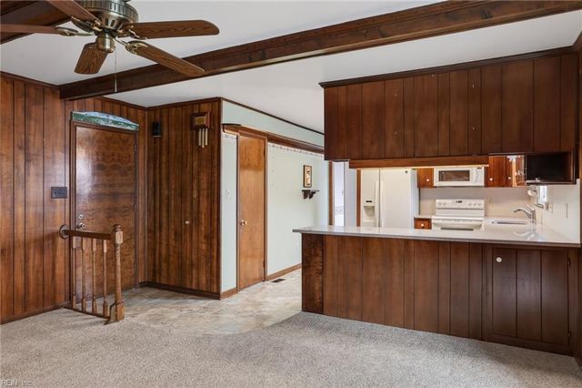 808 Ventnor DR, Newport News, VA 23608