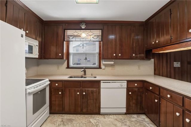 808 Ventnor DR, Newport News, VA 23608