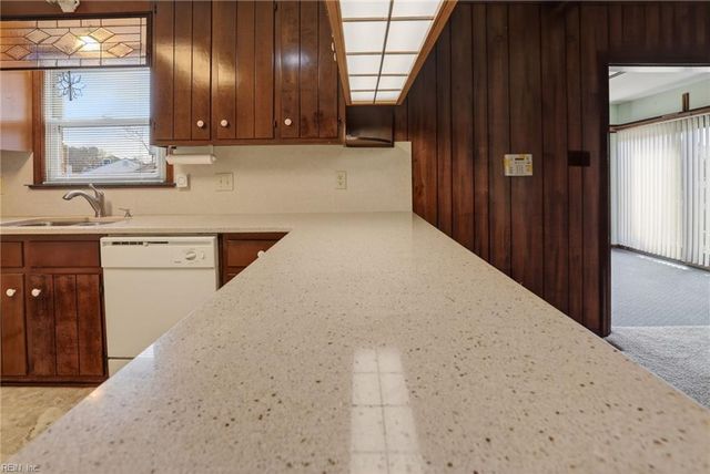 808 Ventnor DR, Newport News, VA 23608