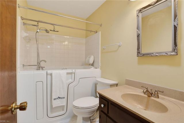 808 Ventnor DR, Newport News, VA 23608