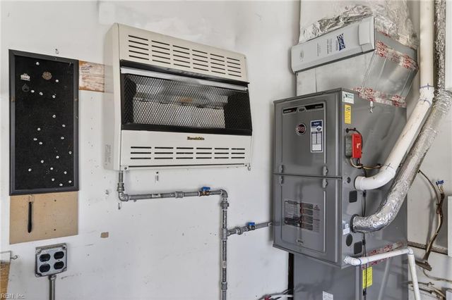 808 Ventnor DR, Newport News, VA 23608