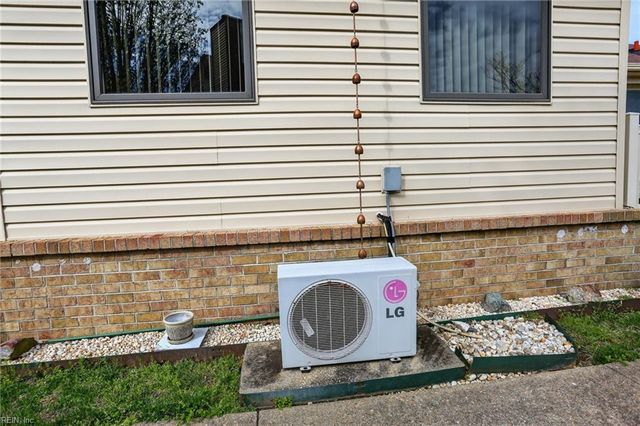 808 Ventnor DR, Newport News, VA 23608