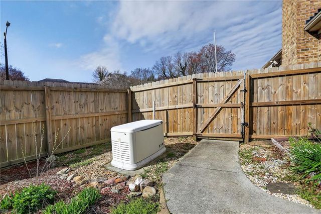 808 Ventnor DR, Newport News, VA 23608