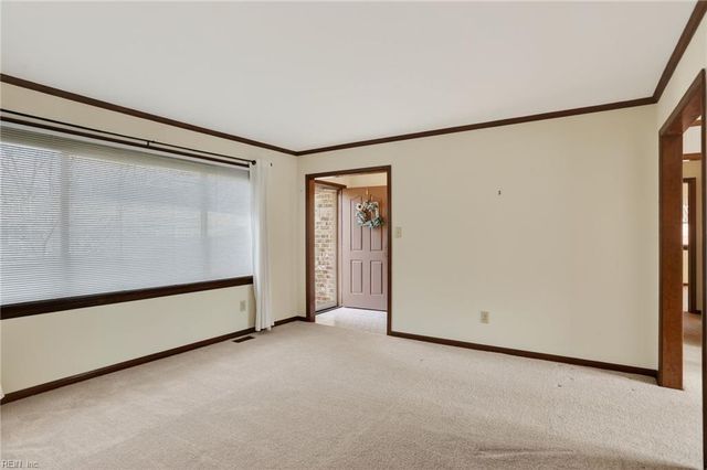 808 Ventnor DR, Newport News, VA 23608