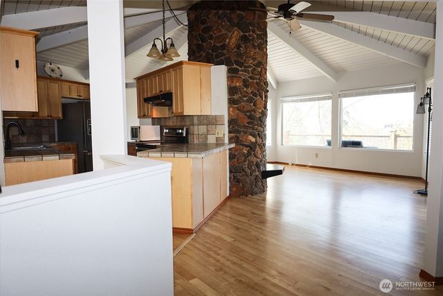9678 Crest Dr, Blaine, WA 98230
