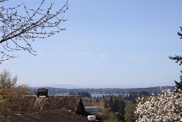 9678 Crest Dr, Blaine, WA 98230