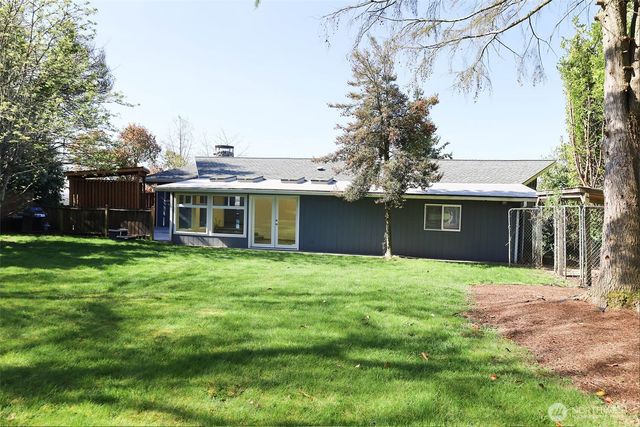9678 Crest Dr, Blaine, WA 98230