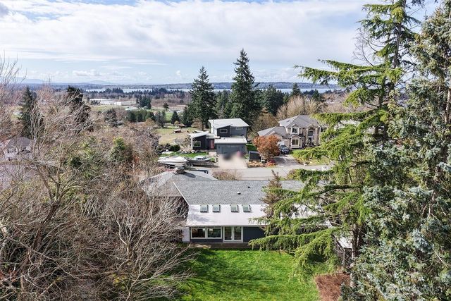 9678 Crest Dr, Blaine, WA 98230