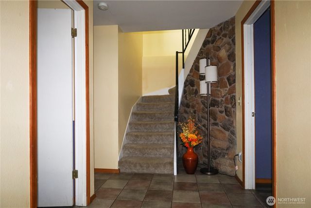 9678 Crest Dr, Blaine, WA 98230