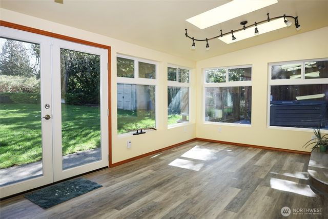 9678 Crest Dr, Blaine, WA 98230