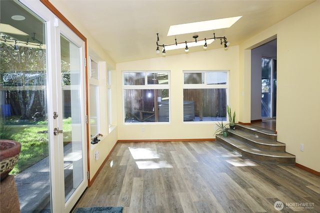 9678 Crest Dr, Blaine, WA 98230