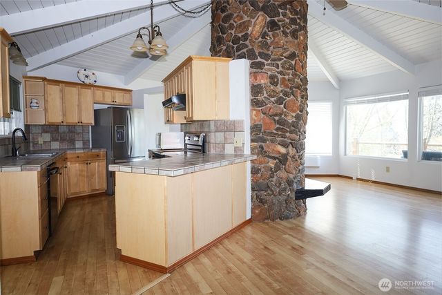 9678 Crest Dr, Blaine, WA 98230