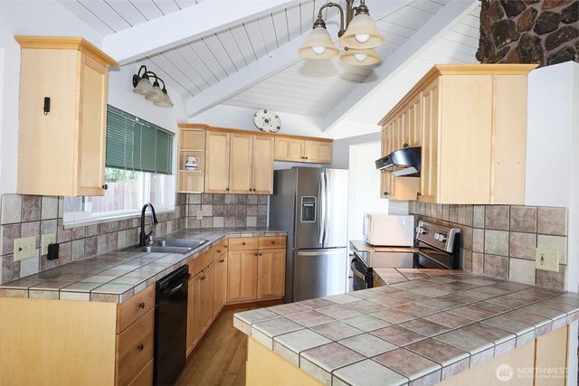 9678 Crest Dr, Blaine, WA 98230
