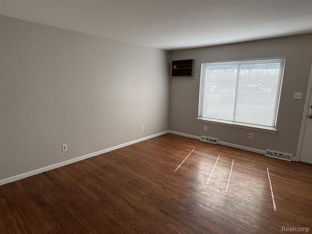 29264 Tessmer Court, Madison Heights, MI 48071