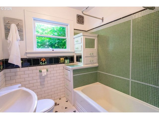 6407 N VANCOUVER Ave, Portland, OR 97217