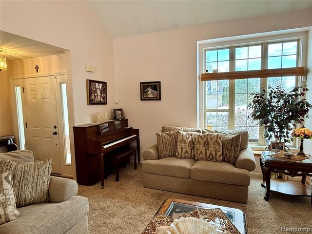 7586 Paradise Drive, Grand Blanc, MI 48439